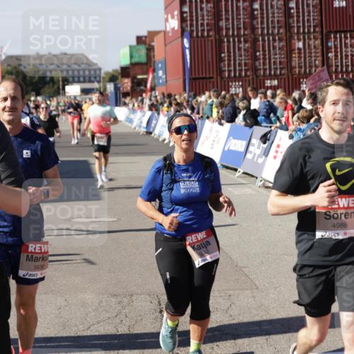 03.10.2025 - Köhlbrandbrückenlauf Jannik Wohlers http://msf.ph/oto/9078055 03.10.2025 13:17:21 Ziel 4404, 4686, 4988, 5007, 5008, 5031, 5429, 5544, 5638, 5642, 5890, 5943, 6389, 6431 meine-sportfotos.de