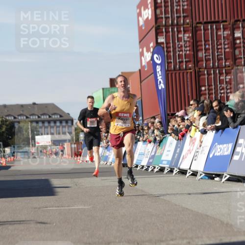 03.10.2025 - Köhlbrandbrückenlauf Jannik Wohlers http://msf.ph/oto/9078061 03.10.2025 12:48:56 Ziel 5797, 6240 meine-sportfotos.de