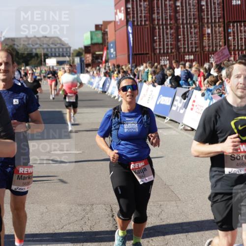 03.10.2025 - Köhlbrandbrückenlauf Jannik Wohlers http://msf.ph/oto/9078066 03.10.2025 13:17:22 Ziel 4404, 4686, 4988, 5007, 5008, 5031, 5429, 5544, 5638, 5642, 5890, 5943, 6389, 6431 meine-sportfotos.de