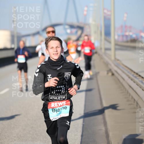 03.10.2025 - Köhlbrandbrückenlauf Jannik Wohlers http://msf.ph/oto/9078078 03.10.2025 09:45:10 Position 3 2700 meine-sportfotos.de