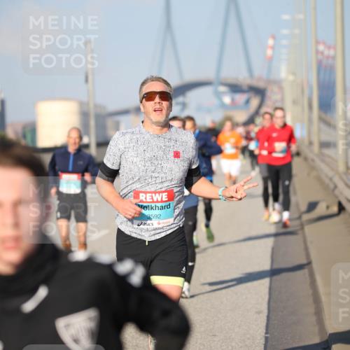 03.10.2025 - Köhlbrandbrückenlauf Jannik Wohlers http://msf.ph/oto/9078085 03.10.2025 09:45:11 Position 3 3592 meine-sportfotos.de