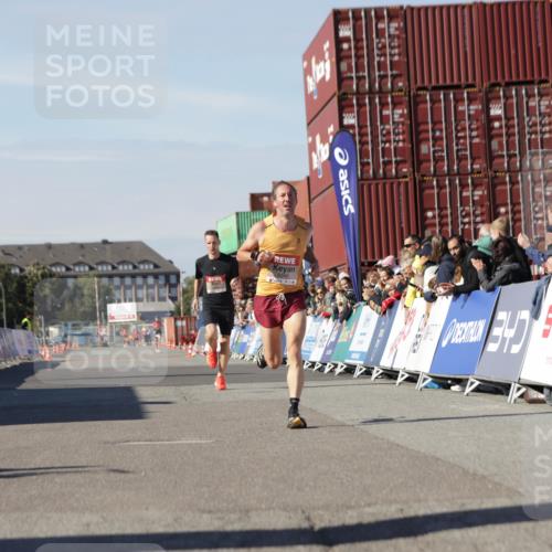 03.10.2025 - Köhlbrandbrückenlauf Jannik Wohlers http://msf.ph/oto/9078087 03.10.2025 12:48:56 Ziel 5797, 6240 meine-sportfotos.de