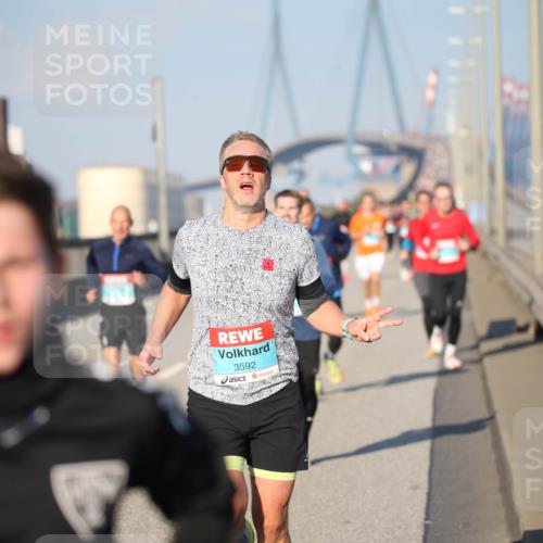 03.10.2025 - Köhlbrandbrückenlauf Jannik Wohlers http://msf.ph/oto/9078093 03.10.2025 09:45:12 Position 3 3592 meine-sportfotos.de