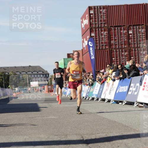 03.10.2025 - Köhlbrandbrückenlauf Jannik Wohlers http://msf.ph/oto/9078102 03.10.2025 12:48:56 Ziel 5797, 6240 meine-sportfotos.de
