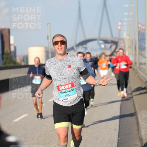 03.10.2025 - Köhlbrandbrückenlauf Jannik Wohlers http://msf.ph/oto/9078108 03.10.2025 09:45:12 Position 3 3592 meine-sportfotos.de