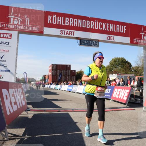 03.10.2025 - Köhlbrandbrückenlauf Lena Gebhardt http://msf.ph/oto/9078134 03.10.2025 13:43:10 Ziel 6463 meine-sportfotos.de