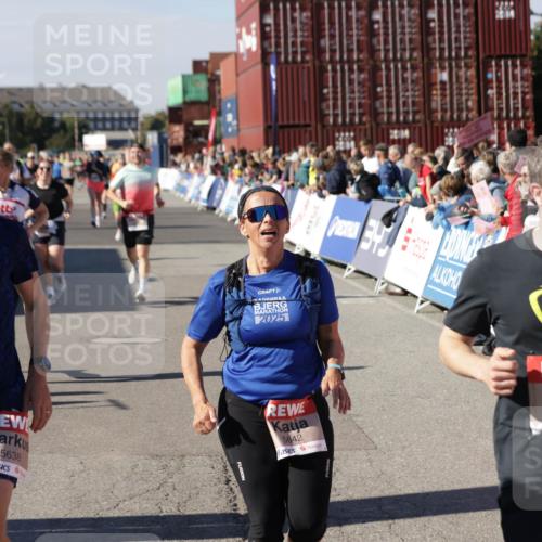 03.10.2025 - Köhlbrandbrückenlauf Jannik Wohlers http://msf.ph/oto/9078138 03.10.2025 13:17:22 Ziel 4404, 4686, 4988, 5007, 5008, 5031, 5429, 5544, 5638, 5642, 5890, 5943, 6389, 6431 meine-sportfotos.de