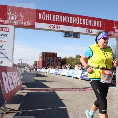 03.10.2025 - Köhlbrandbrückenlauf Lena Gebhardt http://msf.ph/oto/9078158 03.10.2025 13:43:10 Ziel 6463 meine-sportfotos.de