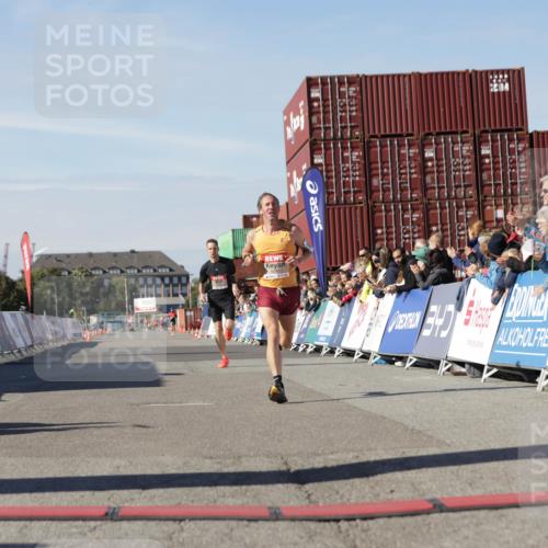 03.10.2025 - Köhlbrandbrückenlauf Jannik Wohlers http://msf.ph/oto/9078164 03.10.2025 12:48:57 Ziel 5797, 6240 meine-sportfotos.de