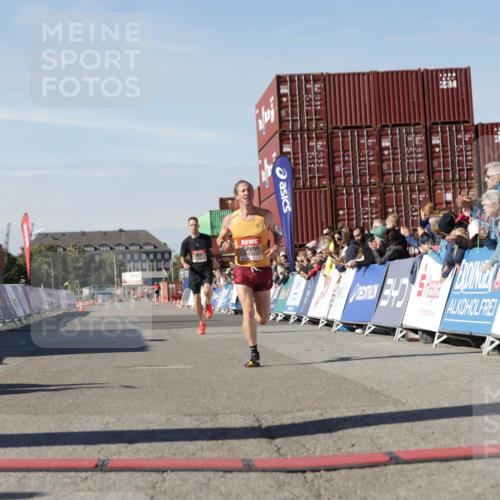 03.10.2025 - Köhlbrandbrückenlauf Jannik Wohlers http://msf.ph/oto/9078180 03.10.2025 12:48:57 Ziel 5797, 6240 meine-sportfotos.de