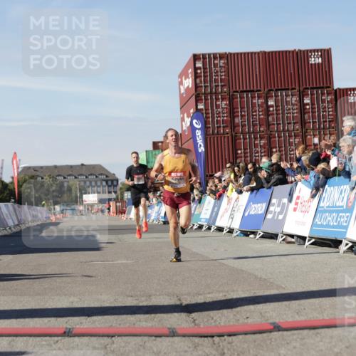03.10.2025 - Köhlbrandbrückenlauf Jannik Wohlers http://msf.ph/oto/9078195 03.10.2025 12:48:57 Ziel 5797, 6240 meine-sportfotos.de