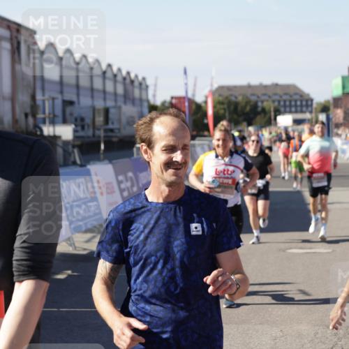 03.10.2025 - Köhlbrandbrückenlauf Jannik Wohlers http://msf.ph/oto/9078203 03.10.2025 13:17:23 Ziel 4404, 4686, 4988, 5007, 5008, 5031, 5429, 5544, 5638, 5642, 5890, 5943, 6069, 6389 meine-sportfotos.de