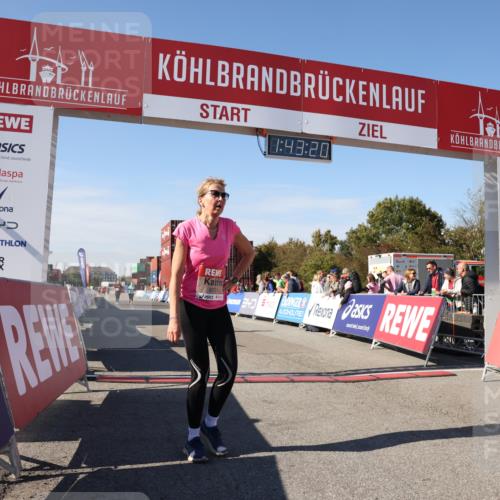 03.10.2025 - Köhlbrandbrückenlauf Lena Gebhardt http://msf.ph/oto/9078212 03.10.2025 13:43:21 Ziel 4238, 5021, 5464, 6711 meine-sportfotos.de