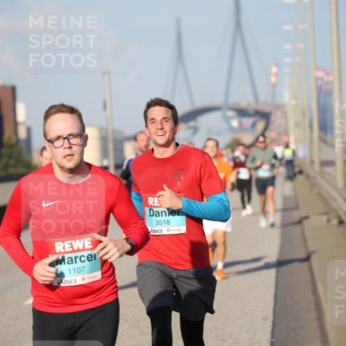 03.10.2025 - Köhlbrandbrückenlauf Jannik Wohlers http://msf.ph/oto/9078213 03.10.2025 09:45:19 Position 3 1107, 3518 meine-sportfotos.de