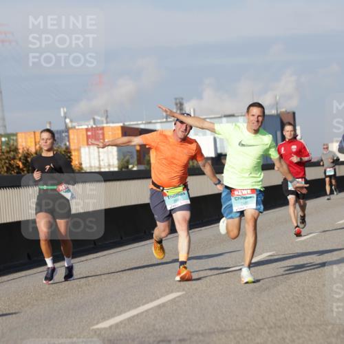 03.10.2025 - Köhlbrandbrückenlauf Jannik Wohlers http://msf.ph/oto/9078214 03.10.2025 09:52:54 Position 3 2983, 2981, 1294 meine-sportfotos.de