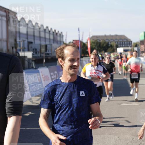 03.10.2025 - Köhlbrandbrückenlauf Jannik Wohlers http://msf.ph/oto/9078222 03.10.2025 13:17:23 Ziel 4404, 4686, 4988, 5007, 5008, 5031, 5429, 5544, 5638, 5642, 5890, 5943, 6069, 6389 meine-sportfotos.de