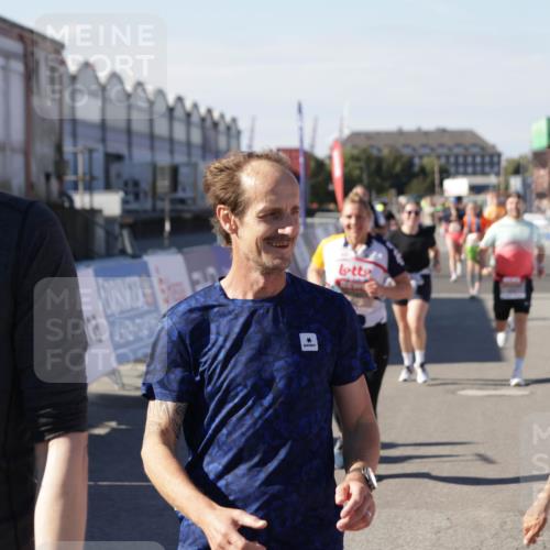 03.10.2025 - Köhlbrandbrückenlauf Jannik Wohlers http://msf.ph/oto/9078231 03.10.2025 13:17:23 Ziel 4404, 4686, 4988, 5007, 5008, 5031, 5429, 5544, 5638, 5642, 5890, 5943, 6069, 6389 meine-sportfotos.de