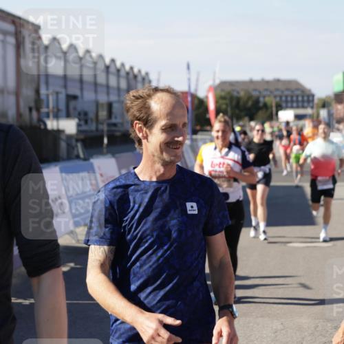 03.10.2025 - Köhlbrandbrückenlauf Jannik Wohlers http://msf.ph/oto/9078244 03.10.2025 13:17:23 Ziel 4404, 4686, 4988, 5007, 5008, 5031, 5429, 5544, 5638, 5642, 5890, 5943, 6069, 6389 meine-sportfotos.de