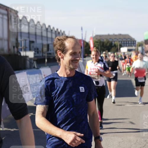 03.10.2025 - Köhlbrandbrückenlauf Jannik Wohlers http://msf.ph/oto/9078255 03.10.2025 13:17:23 Ziel 4404, 4686, 4988, 5007, 5008, 5031, 5429, 5544, 5638, 5642, 5890, 5943, 6069, 6389 meine-sportfotos.de