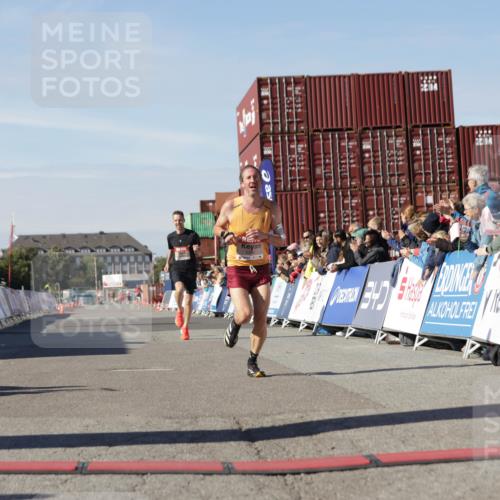 03.10.2025 - Köhlbrandbrückenlauf Jannik Wohlers http://msf.ph/oto/9078263 03.10.2025 12:48:57 Ziel 5797, 6240 meine-sportfotos.de