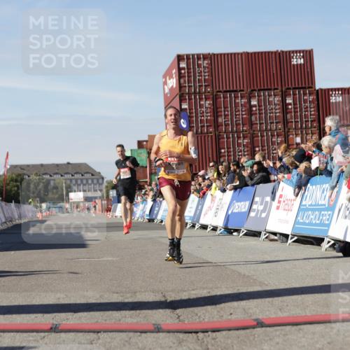 03.10.2025 - Köhlbrandbrückenlauf Jannik Wohlers http://msf.ph/oto/9078292 03.10.2025 12:48:57 Ziel 5797, 6240 meine-sportfotos.de
