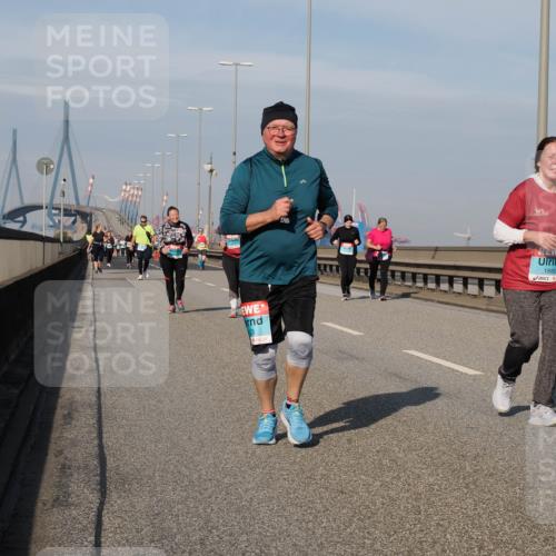 03.10.2025 - Köhlbrandbrückenlauf Fabian Wolf http://msf.ph/oto/9078303 03.10.2025 10:16:24 Position 3 33, 1880 meine-sportfotos.de