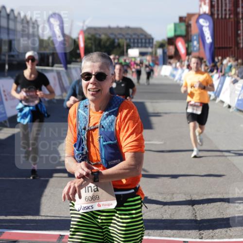 03.10.2025 - Köhlbrandbrückenlauf Jannik Wohlers http://msf.ph/oto/9078330 03.10.2025 13:17:32 Ziel 4012, 4686, 4746, 4818, 5007, 5008, 5031, 5906, 5909, 6069, 6388, 6710 meine-sportfotos.de