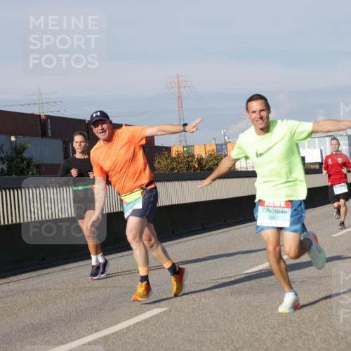 03.10.2025 - Köhlbrandbrückenlauf Jannik Wohlers http://msf.ph/oto/9078331 03.10.2025 09:52:56 Position 3 2961 meine-sportfotos.de