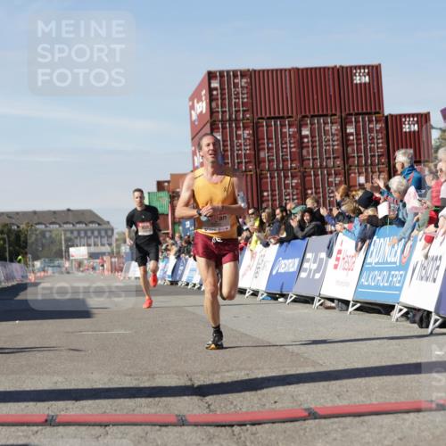 03.10.2025 - Köhlbrandbrückenlauf Jannik Wohlers http://msf.ph/oto/9078358 03.10.2025 12:48:57 Ziel 5797, 6240 meine-sportfotos.de