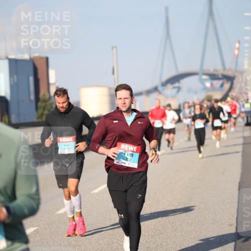 03.10.2025 - Köhlbrandbrückenlauf Jannik Wohlers http://msf.ph/oto/9078381 03.10.2025 09:45:30 Position 3 1143, 3718, 2302 meine-sportfotos.de