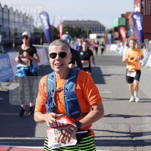 03.10.2025 - Köhlbrandbrückenlauf Jannik Wohlers http://msf.ph/oto/9078382 03.10.2025 13:17:32 Ziel 4012, 4686, 4746, 4818, 5007, 5008, 5031, 5906, 5909, 6069, 6388, 6710 meine-sportfotos.de