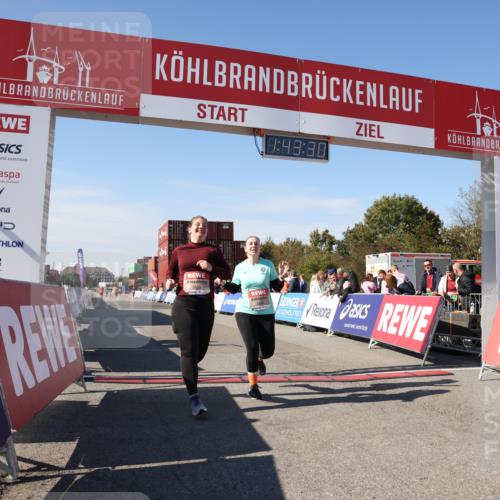03.10.2025 - Köhlbrandbrückenlauf Lena Gebhardt http://msf.ph/oto/9078385 03.10.2025 13:43:31 Ziel 5464, 5499, 5559 meine-sportfotos.de