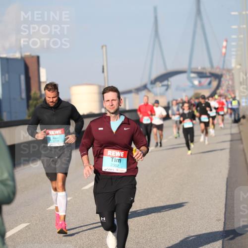 03.10.2025 - Köhlbrandbrückenlauf Jannik Wohlers http://msf.ph/oto/9078389 03.10.2025 09:45:30 Position 3 1143, 3718, 2302 meine-sportfotos.de