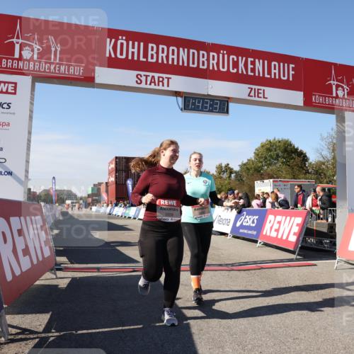 03.10.2025 - Köhlbrandbrückenlauf Lena Gebhardt http://msf.ph/oto/9078406 03.10.2025 13:43:31 Ziel 5464, 5499, 5559 meine-sportfotos.de