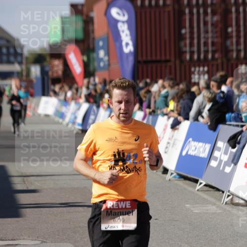 03.10.2025 - Köhlbrandbrückenlauf Jannik Wohlers http://msf.ph/oto/9078417 03.10.2025 13:17:33 Ziel 4012, 4686, 4746, 4818, 5007, 5008, 5031, 5906, 5909, 6069, 6388, 6710 meine-sportfotos.de