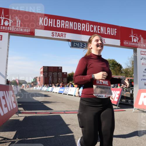 03.10.2025 - Köhlbrandbrückenlauf Lena Gebhardt http://msf.ph/oto/9078427 03.10.2025 13:43:32 Ziel 5464, 5499, 5559 meine-sportfotos.de