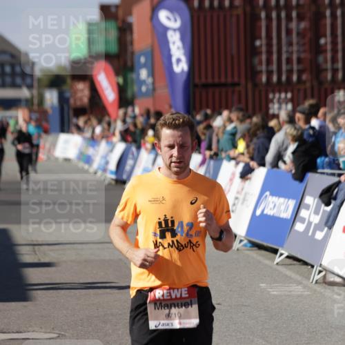 03.10.2025 - Köhlbrandbrückenlauf Jannik Wohlers http://msf.ph/oto/9078428 03.10.2025 13:17:33 Ziel 4012, 4686, 4746, 4818, 5007, 5008, 5031, 5906, 5909, 6069, 6388, 6710 meine-sportfotos.de