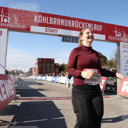03.10.2025 - Köhlbrandbrückenlauf Lena Gebhardt http://msf.ph/oto/9078435 03.10.2025 13:43:32 Ziel 5464, 5499, 5559 meine-sportfotos.de