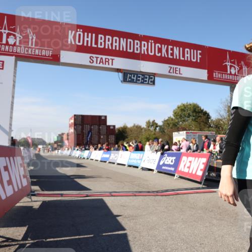 03.10.2025 - Köhlbrandbrückenlauf Lena Gebhardt http://msf.ph/oto/9078442 03.10.2025 13:43:33 Ziel 5499, 5559 meine-sportfotos.de