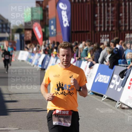 03.10.2025 - Köhlbrandbrückenlauf Jannik Wohlers http://msf.ph/oto/9078443 03.10.2025 13:17:33 Ziel 4012, 4686, 4746, 4818, 5007, 5008, 5031, 5906, 5909, 6069, 6388, 6710 meine-sportfotos.de