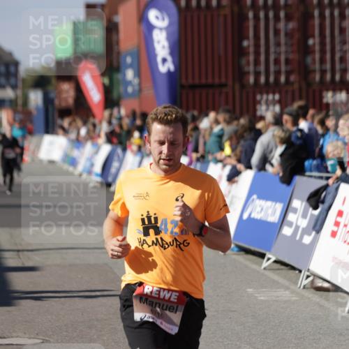03.10.2025 - Köhlbrandbrückenlauf Jannik Wohlers http://msf.ph/oto/9078454 03.10.2025 13:17:33 Ziel 4012, 4686, 4746, 4818, 5007, 5008, 5031, 5906, 5909, 6069, 6388, 6710 meine-sportfotos.de