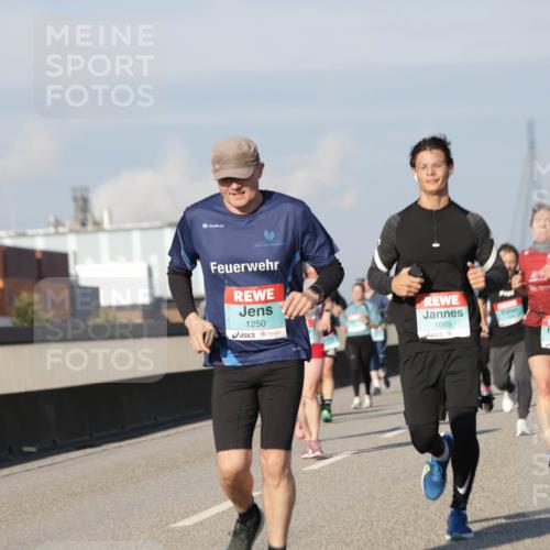 03.10.2025 - Köhlbrandbrückenlauf Jannik Wohlers http://msf.ph/oto/9078455 03.10.2025 09:52:59 Position 3 1250, 1089 meine-sportfotos.de