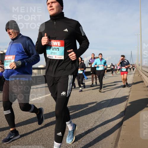 03.10.2025 - Köhlbrandbrückenlauf Lena Gebhardt http://msf.ph/oto/9078463 03.10.2025 10:03:03 Position 2 1967, 2151 meine-sportfotos.de
