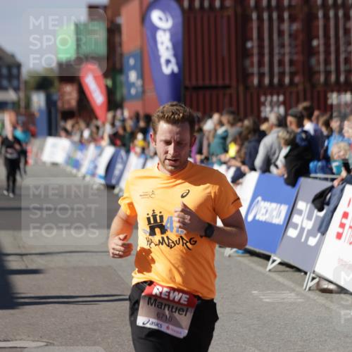 03.10.2025 - Köhlbrandbrückenlauf Jannik Wohlers http://msf.ph/oto/9078468 03.10.2025 13:17:33 Ziel 4012, 4686, 4746, 4818, 5007, 5008, 5031, 5906, 5909, 6069, 6388, 6710 meine-sportfotos.de