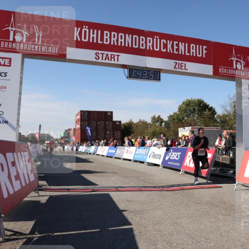 03.10.2025 - Köhlbrandbrückenlauf Lena Gebhardt http://msf.ph/oto/9078475 03.10.2025 13:43:51 Ziel 5351 meine-sportfotos.de