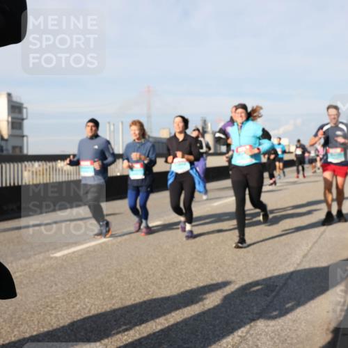 03.10.2025 - Köhlbrandbrückenlauf Lena Gebhardt http://msf.ph/oto/9078483 03.10.2025 10:03:04 Position 2  meine-sportfotos.de