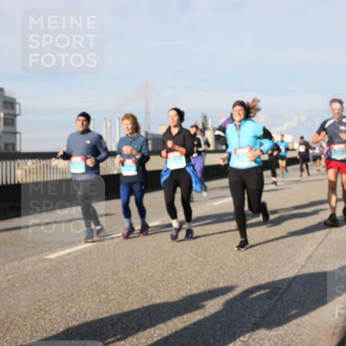 03.10.2025 - Köhlbrandbrückenlauf Lena Gebhardt http://msf.ph/oto/9078487 03.10.2025 10:03:04 Position 2  meine-sportfotos.de