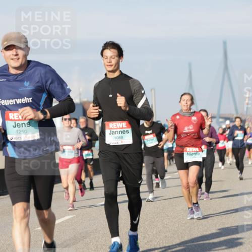 03.10.2025 - Köhlbrandbrückenlauf Jannik Wohlers http://msf.ph/oto/9078491 03.10.2025 09:53:00 Position 3 1250, 1089 meine-sportfotos.de