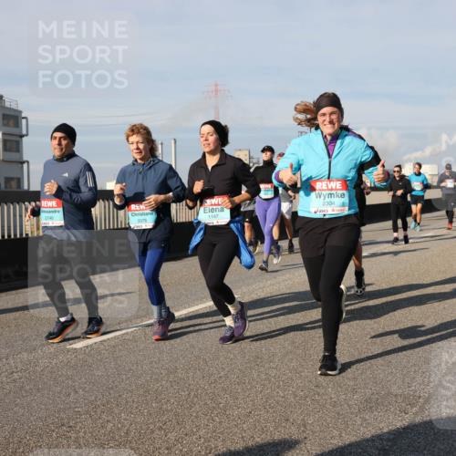 03.10.2025 - Köhlbrandbrückenlauf Lena Gebhardt http://msf.ph/oto/9078495 03.10.2025 10:03:04 Position 2 2140, 2078, 2304, 3151, 1147 meine-sportfotos.de
