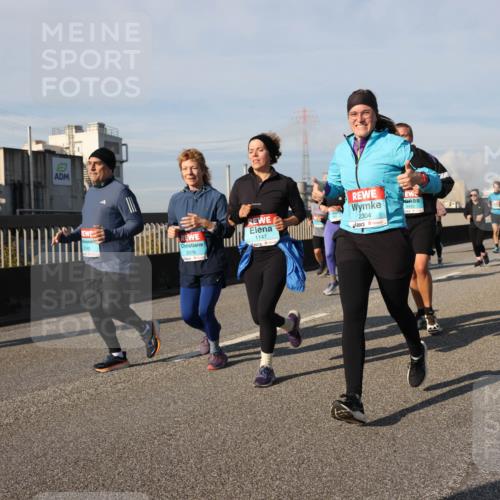 03.10.2025 - Köhlbrandbrückenlauf Lena Gebhardt http://msf.ph/oto/9078502 03.10.2025 10:03:04 Position 2 1147, 2304, 3430, 2078, 3151 meine-sportfotos.de